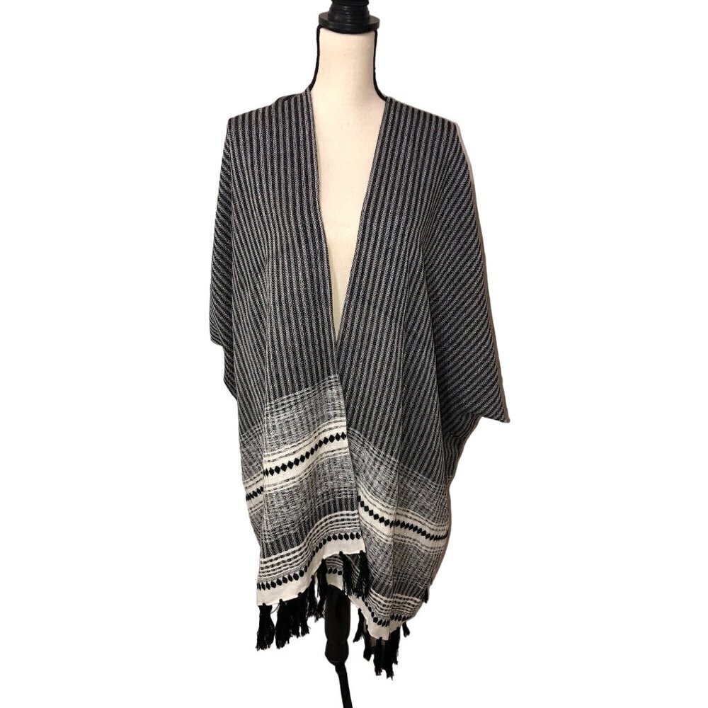 Loft One Size Wrap Ruana Cape Ponch Arm Holes Woven Textured Tassels Black Cream